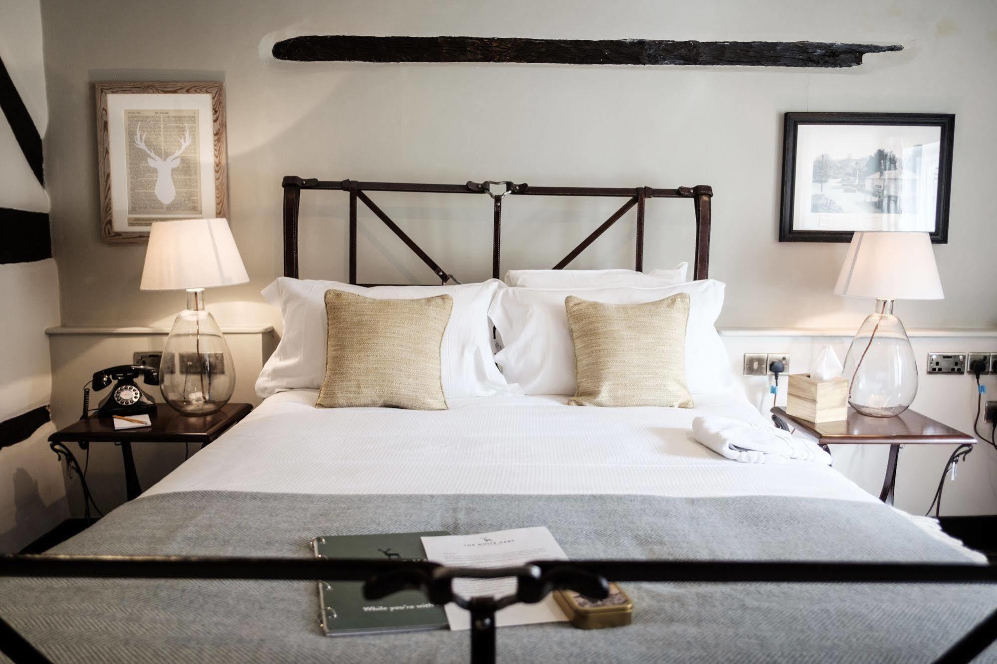 The White Hart Hotell Stockbridge  Exteriör bild